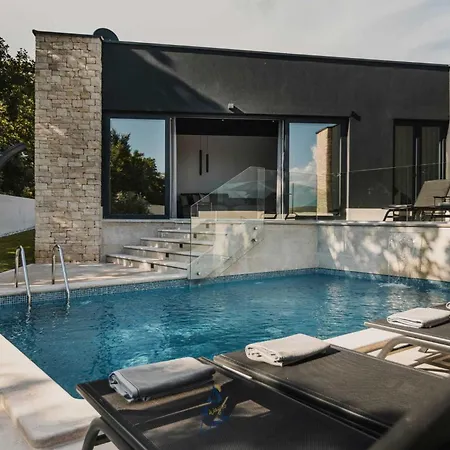 Niz Ii By Awaytocroatia Villa Mazurija